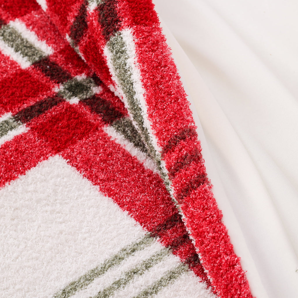 Better Homes & Gardens, Full/Queen, Comforter Set with Shams - Soft and Cozy, Red and Green Holiday Plaid